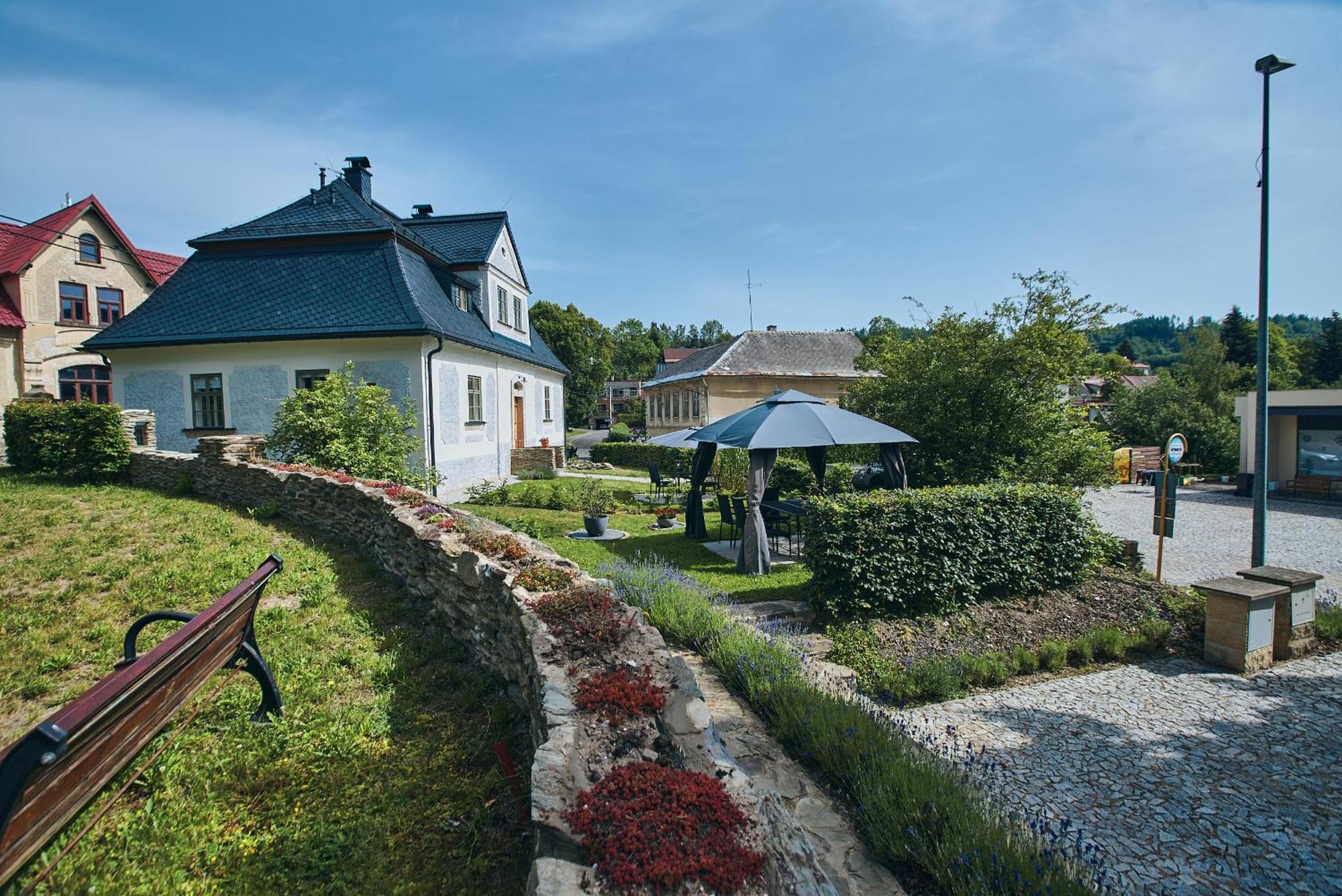 Barokni Kaplanka 1796 A. D. - Luxusni Apartmany V Ceskem Raji Zelezny Brod Luaran gambar