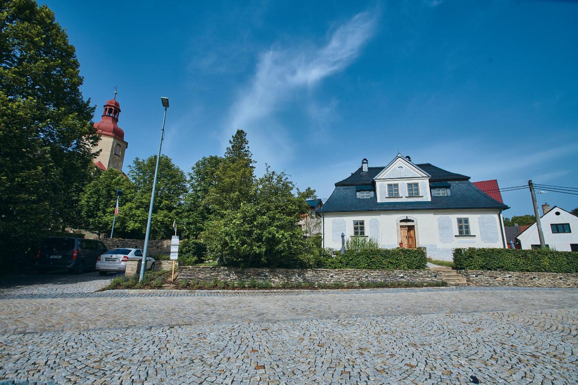Barokni Kaplanka 1796 A. D. - Luxusni Apartmany V Ceskem Raji Zelezny Brod Luaran gambar